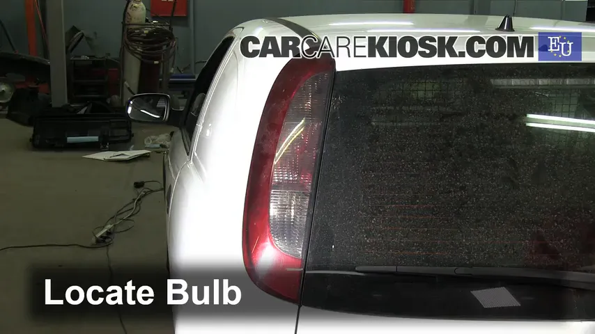 2006 Opel Corsa C Van 1.3L 4 Cyl. Turbo Diesel Éclairage Feu stop (remplacer ampoule)